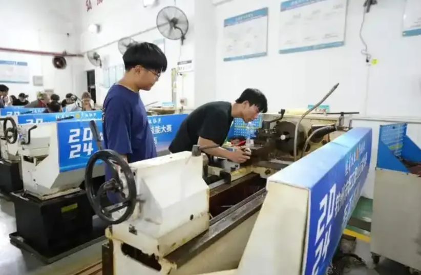 中国高级技工缺口2000万，为什么技校却无人问津？原因其实很简单。有家江苏的