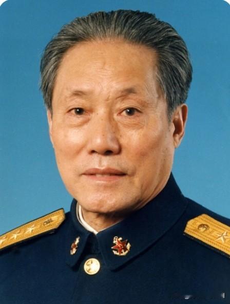 他是开国少将。1988年，首批17位授予上将中唯一一位海军出身将领。19岁任荣成