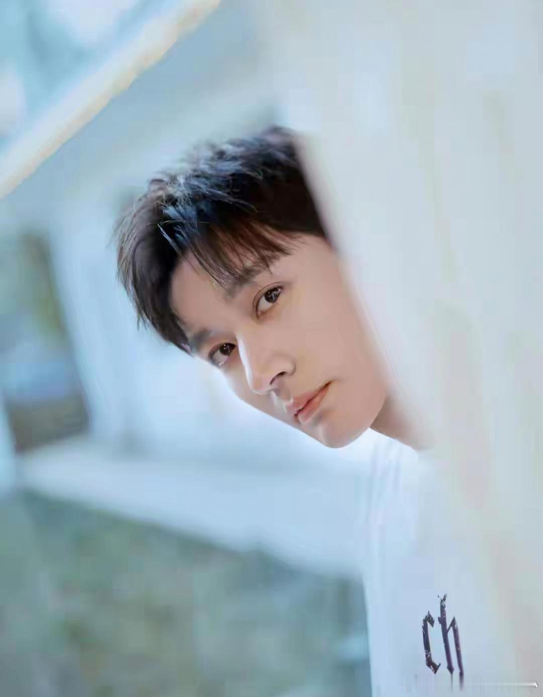 1.小郭有一部新剧即将上线，恰逢父亲负面舆论翻车，如今圈内无人愿意帮忙宣传，也