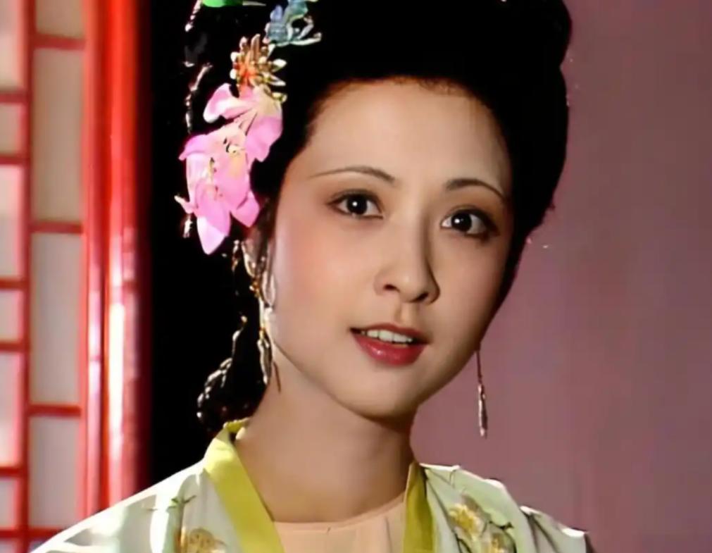 就因太媚，她被导演当场拒演丫鬟，谁知一扭头，竟成了红楼梦里的古今绝色。87