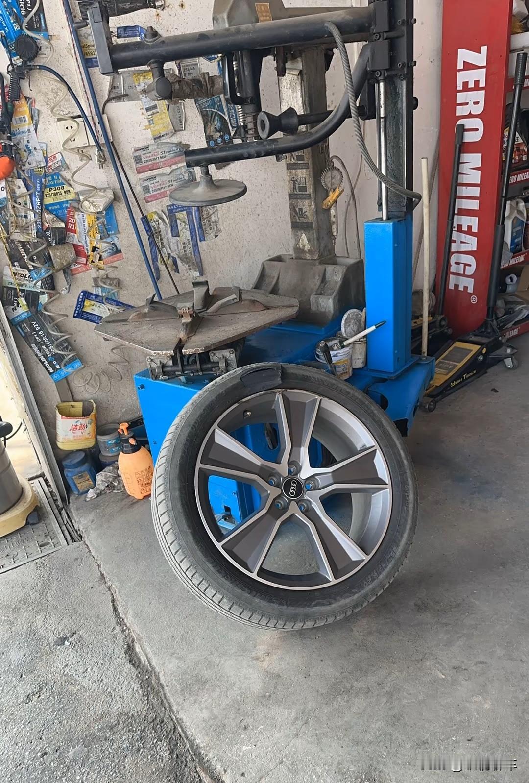 对于汽车轮胎，千万不要买那种低于50扁平比的胎，45的属于还凑合，这种低扁平比的