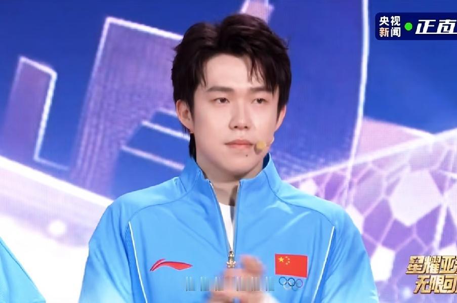总算知道为啥莎莎不去了，这么漂亮的衣服，穿在莎莎身上不得好看死了。不得不