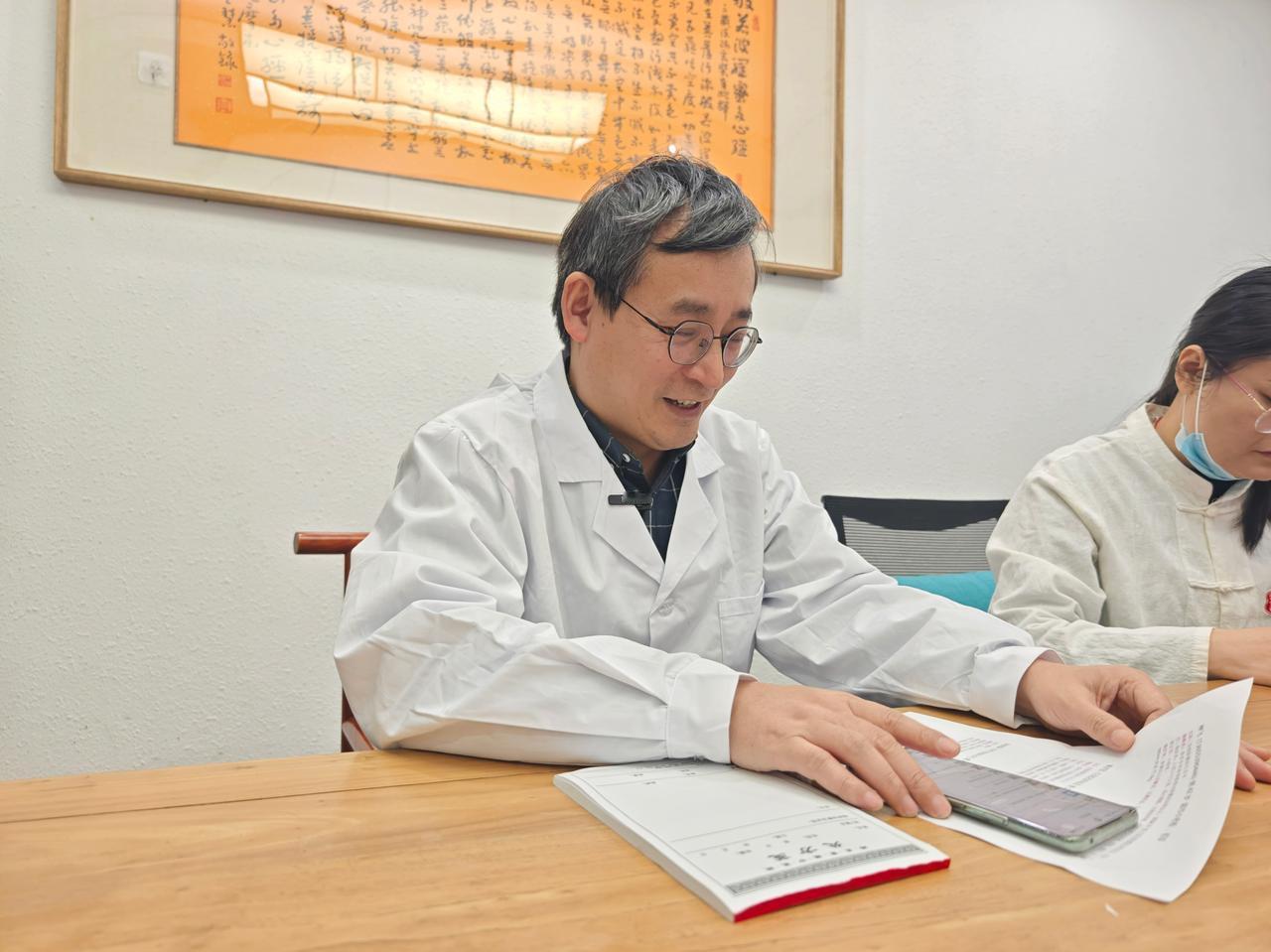 身体两处出现疼痛时，大家一定要警惕，胆囊结石是否在发生恶化！ 这两个重要的信