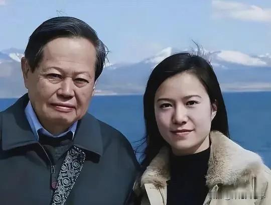 对于杨振宁所从事的领域大部分人都不了解也搞不懂，那在科学界历史地位的比较是咋样的