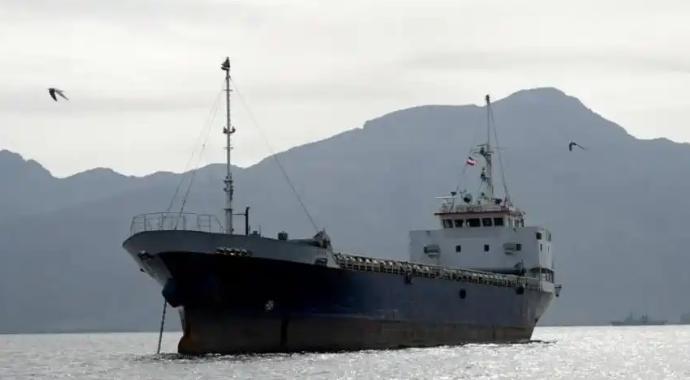 美国封锁闹剧终翻车！伊朗这步棋下得不错，美国刚宣称封锁霍尔木兹海峡，禁止所有的船