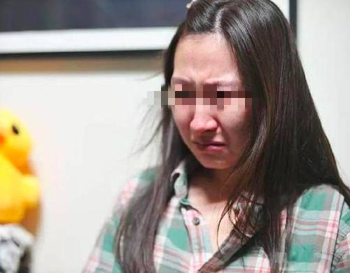95后产妇生下双胞胎儿子, 婆婆抱着孩子直接走了, 亲妈却不阻止