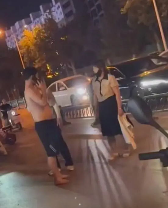 曹县万基母亲出轨被儿子当场抓获！  曹县万基上演家庭大戏！儿子意外撞破母亲出轨