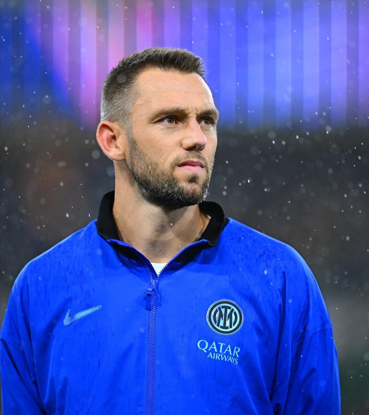 国际米兰希望留住徳弗赖！根据天空体育记者马尔凯蒂的消息，意大利超级杯徳弗赖首发出