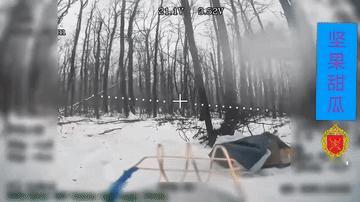 打击野战仓库，哈尔科夫州树林里，乌军为了方便附近驻军供给，布置不少野战仓库，俄军