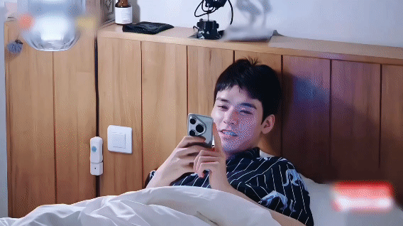 龚俊怎么这么普了？这长相对吗？[笑着哭]龚俊邪恶萨摩耶异地登录了​​​