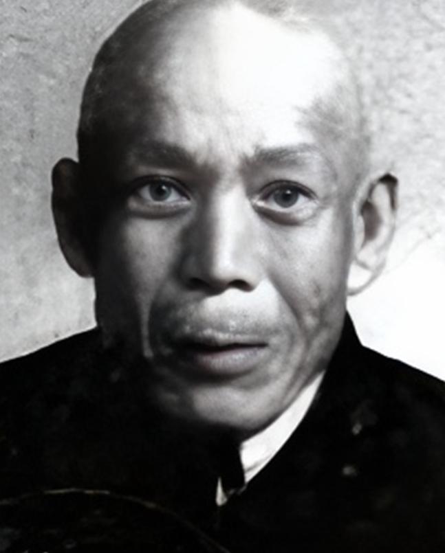 1960年，一农村老汉来到中南海门口，问警卫员：“老朱”在吗？警卫员一头