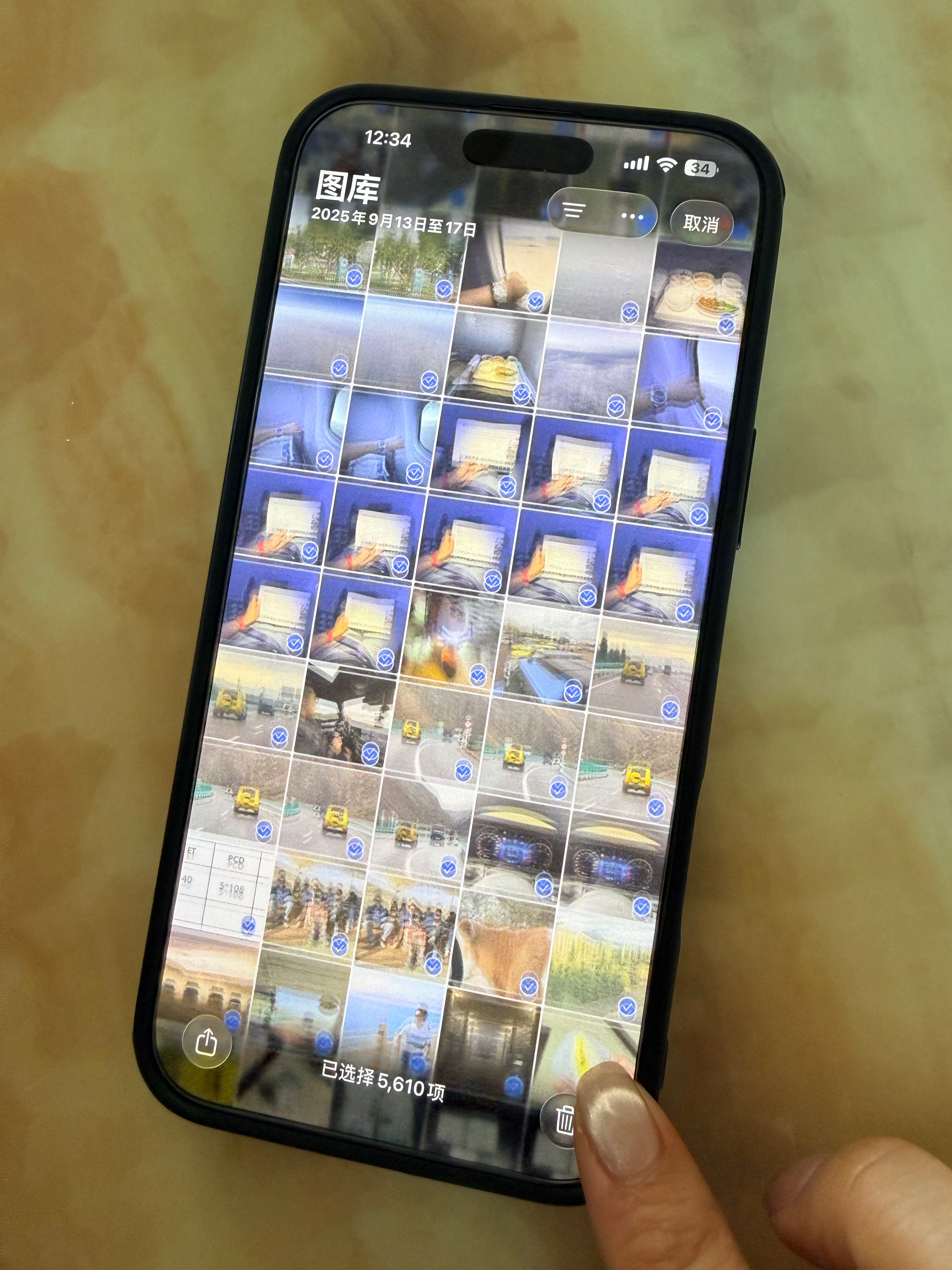 在飞机上删了五个小时的照片作为博主，手机相册永远是存储的最大敌人