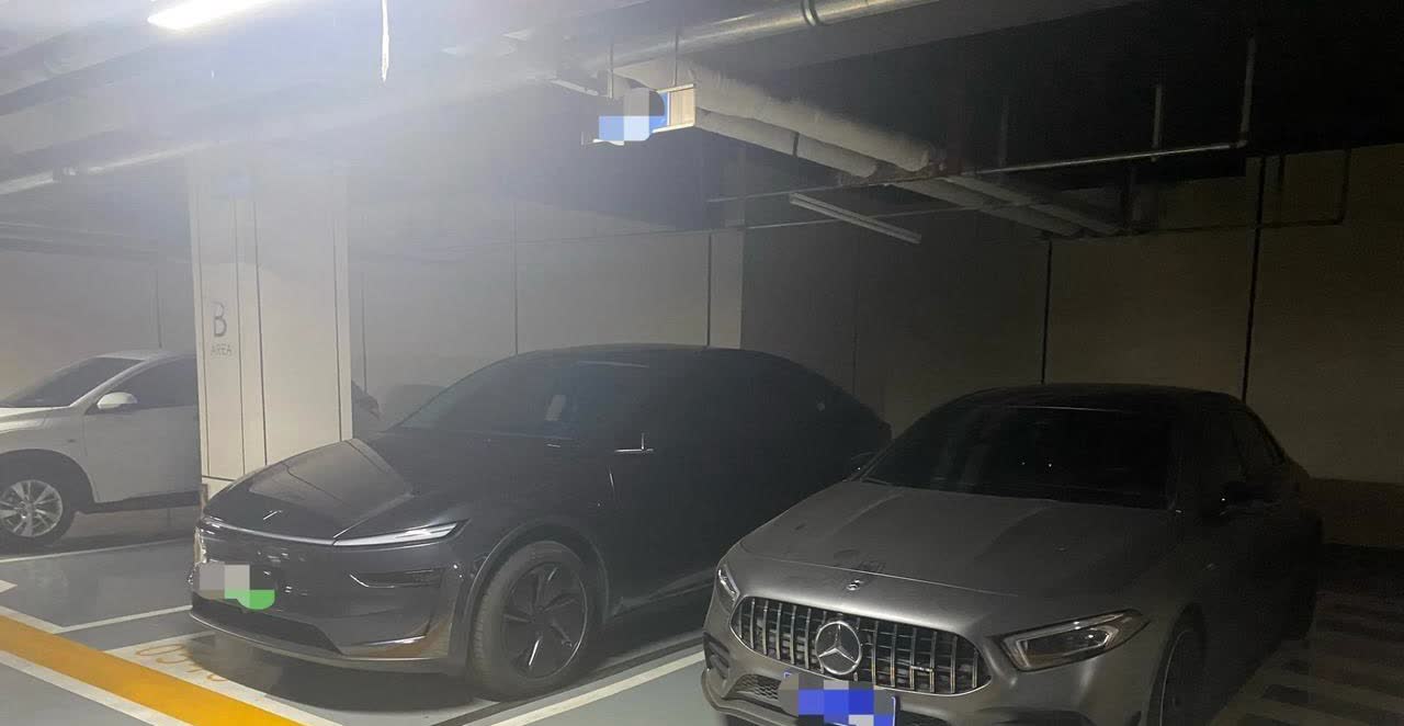 我开奔驰，为什么电车选择特斯拉？因为我觉得特斯拉最尊重消费者！就