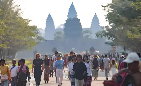 泰国其实是个非常友好的国家，不好战，这次挑大事件，是一石三鸟的策略。第一、泰