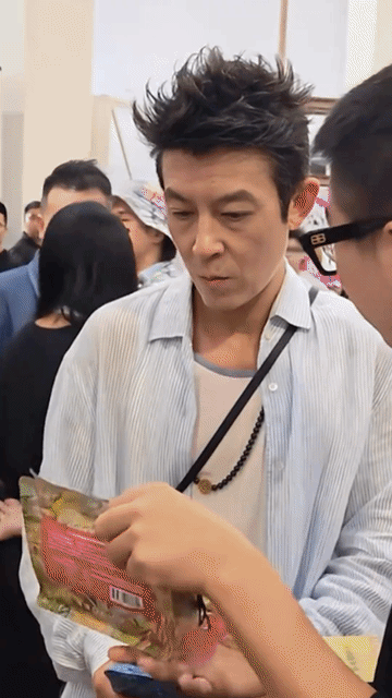 陈冠希和谢霆锋已经看起来像两代人了，从身材到肌肤到精气神，两个人完全看不出像同龄