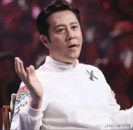 蔡国庆瞧不上刘德华的底气在哪里蔡国庆曾质疑刘德华的唱功，说以他和刘欢的唱功完