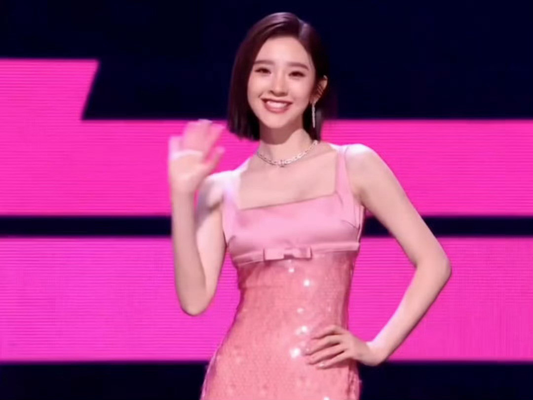 看浪姐直播变唐艺昕走路粉了唐艺昕你美成这样完全女团门面！！张若昀你小子吃真好啊乘