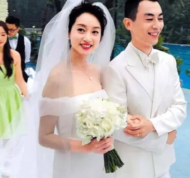 "新主子驾到,哈哈,妹妹来了"宣布自己的二女儿出生,并且朱亚文还配了