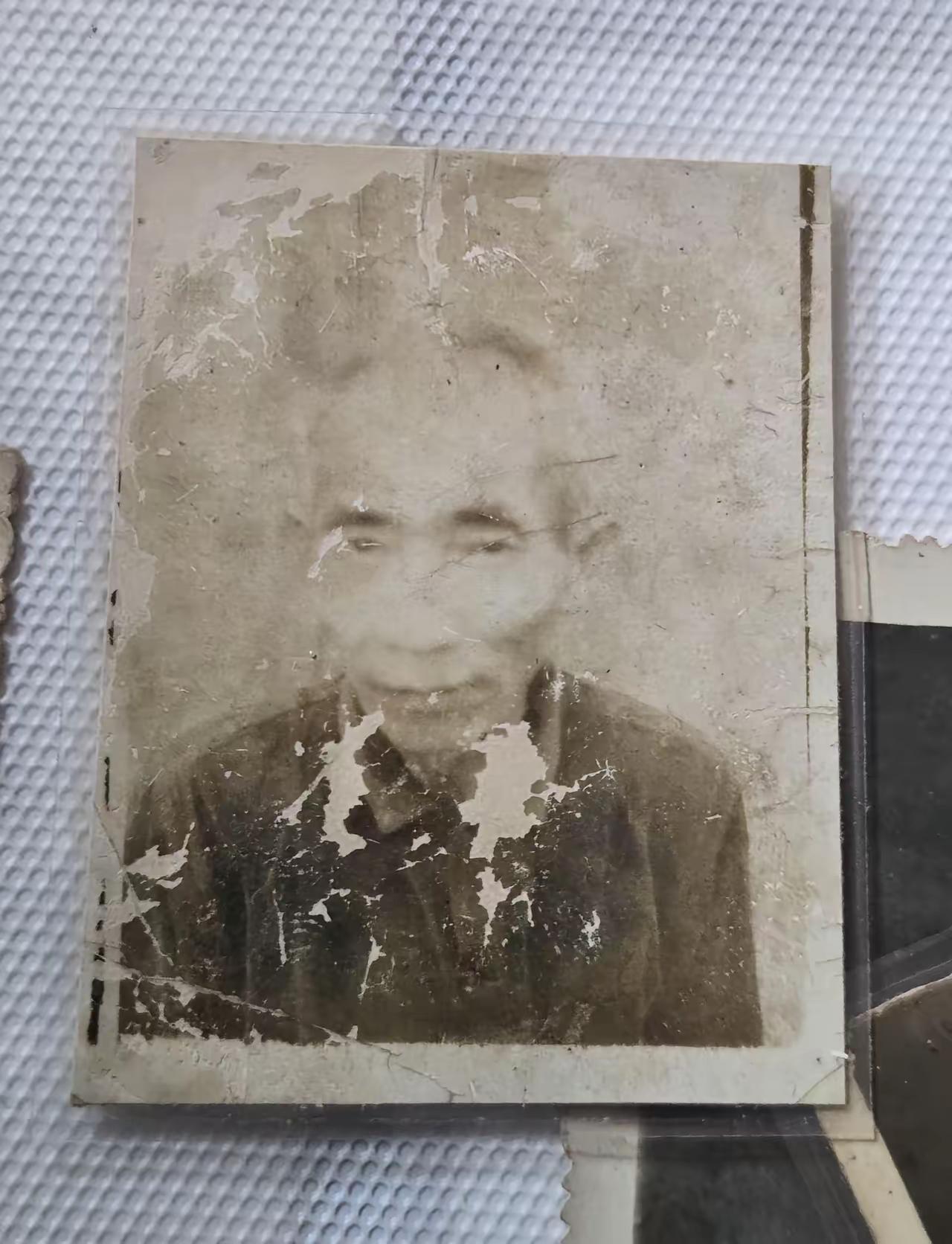 试图寻找爷爷在四川乐至县的亲人爷爷名叫汪蔬华，后定居湖南，改名汪金山。大概