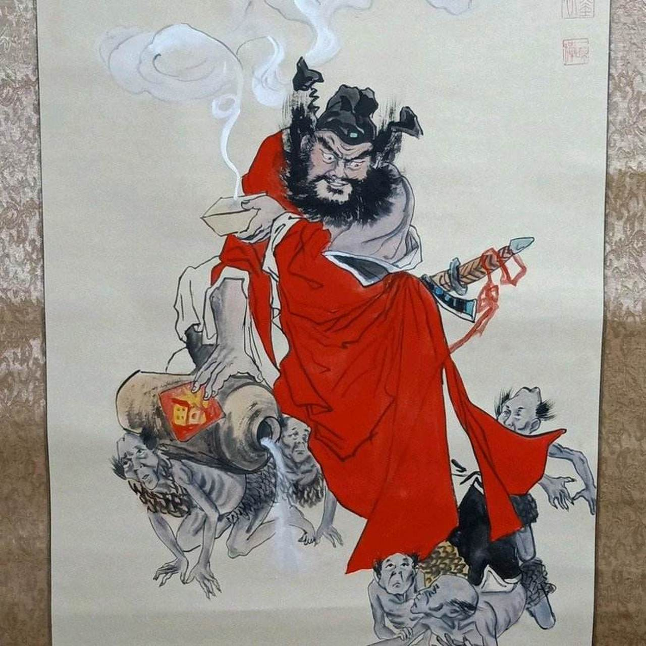 近期星宿暗动，易犯小人舌是非，提醒自身：言莫尽，心莫轻，事莫急。不妨在办公桌左摆