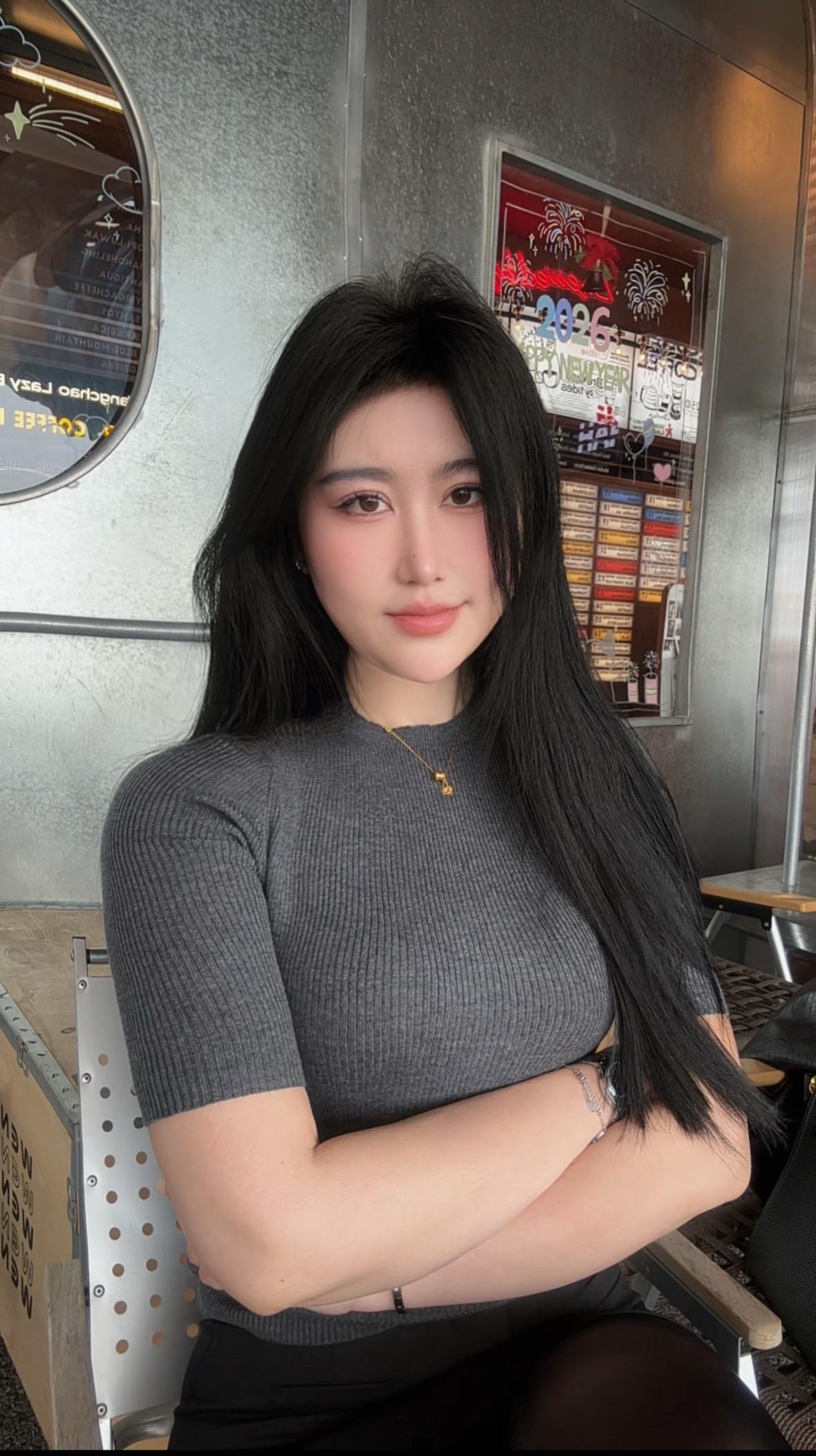 今年好好干 争取买条碎花裙 也感受一下polo衫的深情