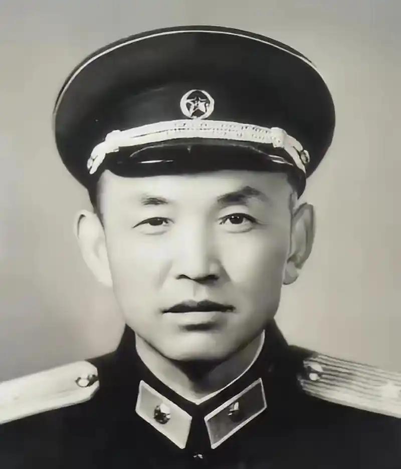 1951年，140师参谋长黎原因为打仗太厉害，资历却不够，军长为了提拔他，接连调