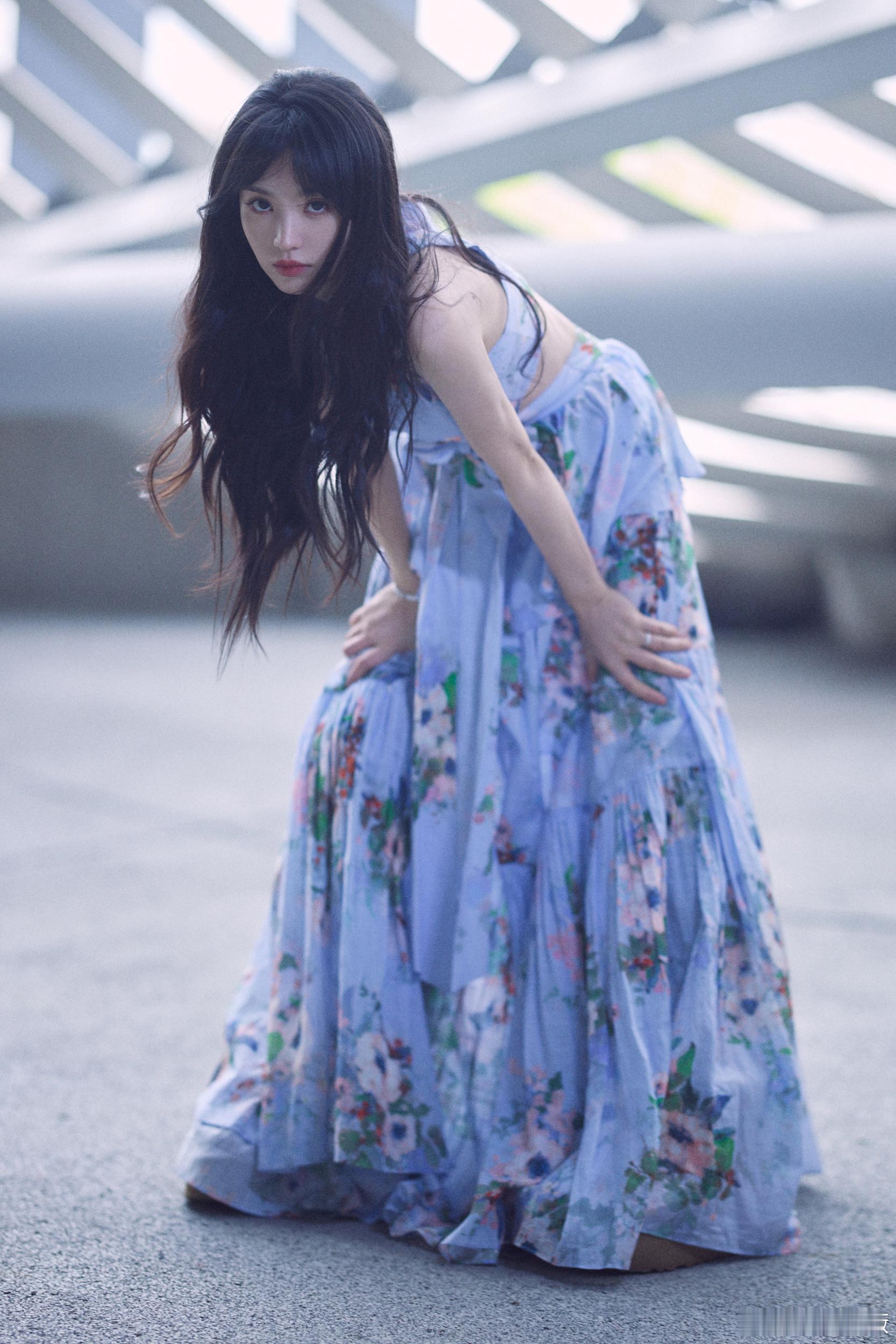 花裙子少女vv田曦薇