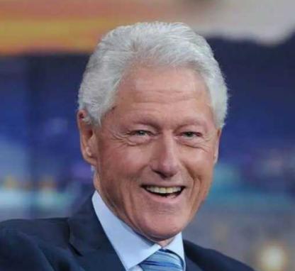 谁能想到？美国前总统克林顿最近公开爆料了一个震惊世界的历史细节：2000年他还在