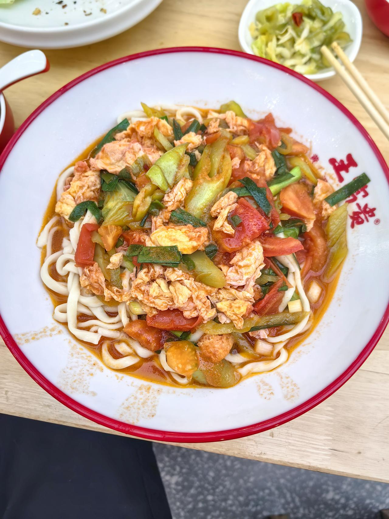 西红柿鸡蛋面，真是平凡生活里的宝藏美食！简单的西红柿炒鸡蛋，十几分钟就出锅，
