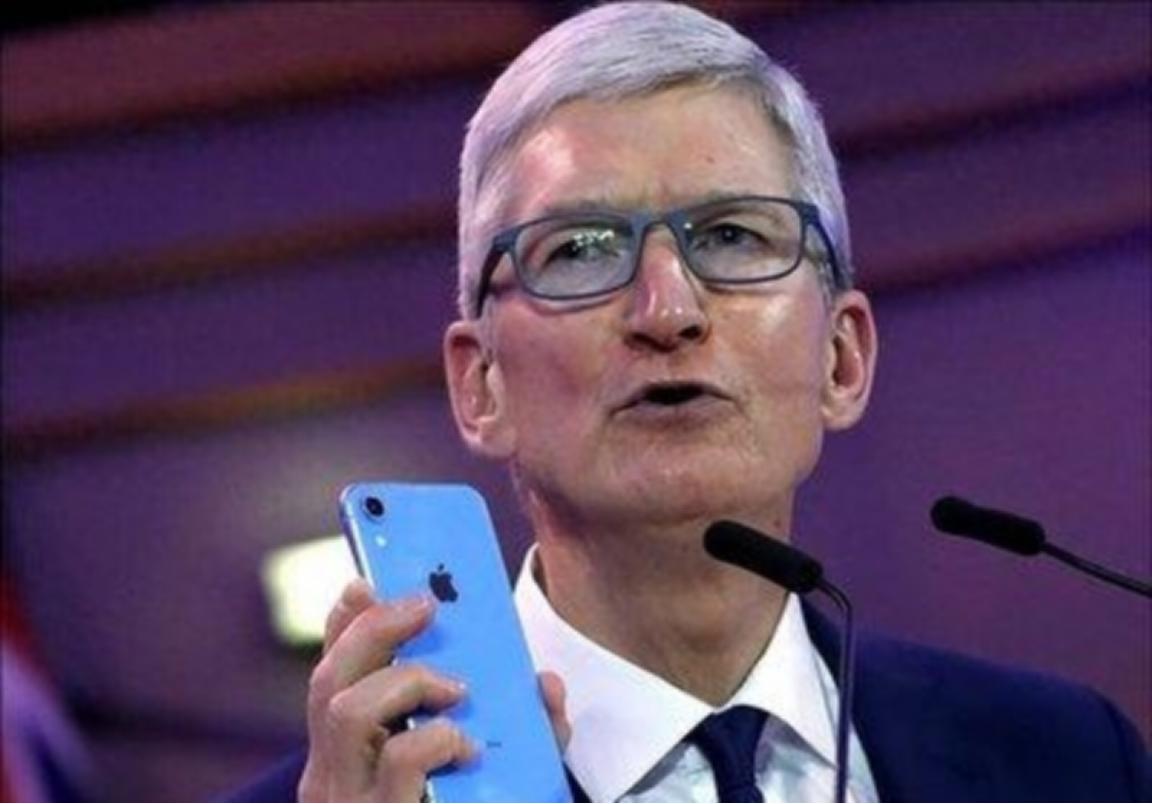 美国彻底慌了？苹果CEO库克抛出惊人言论，振聋发聩！他说：“我们死守中国制造，不