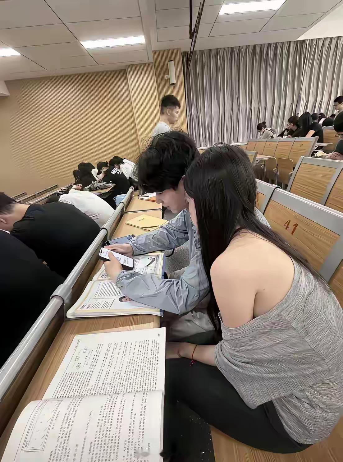 大学生的生活，真香！