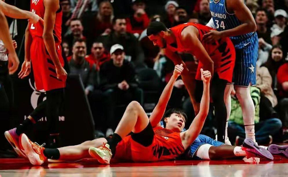 杨瀚森开拓者主帅斯普利特此前以“战术安排”“节奏偏慢”为由雪藏杨瀚森，而球队1