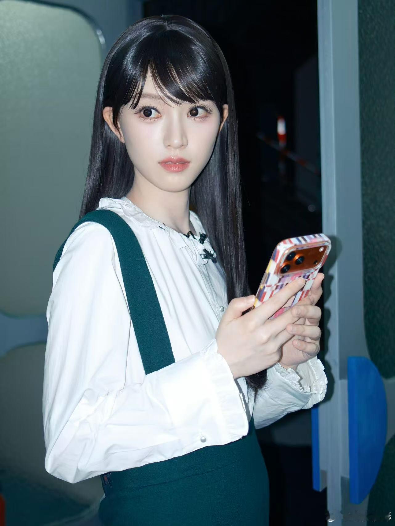 黄灿灿梦回武大校花那组照片谁没存过？漫天粉樱里，她笑得又甜又白月光。今天黄灿灿