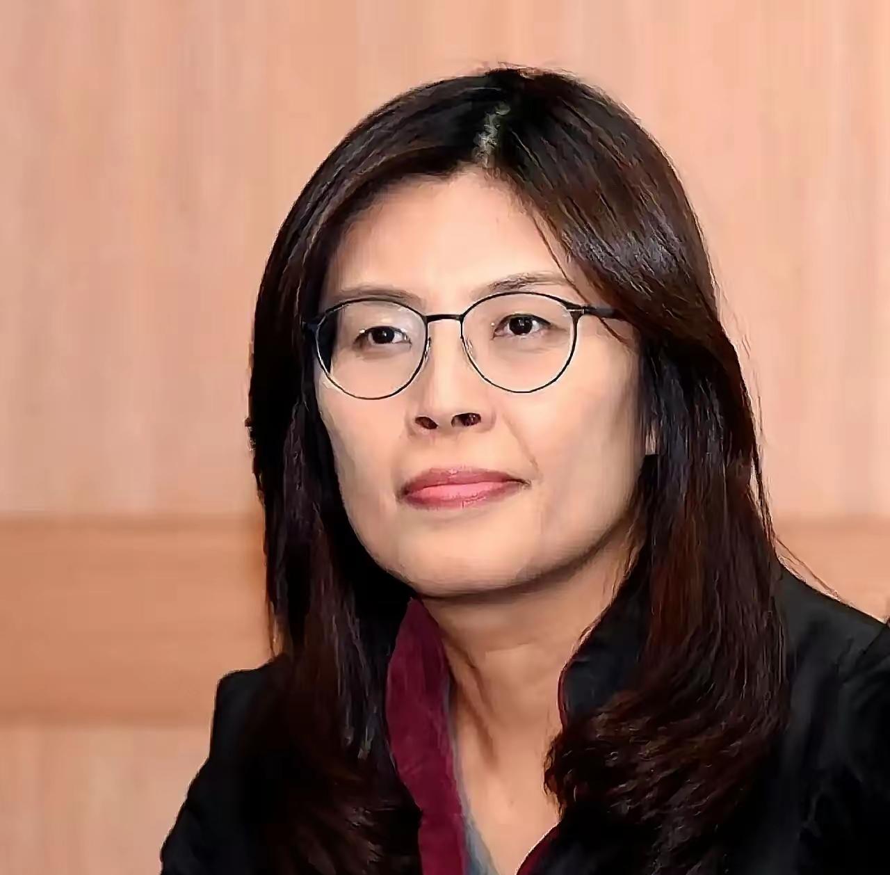真以为自己是个人物了，兴冲冲地跑去美国，结果呢满怀期待去了一趟，结果被从头到