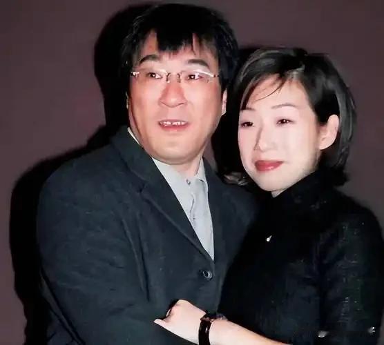 2004年，林忆莲向李宗盛提出离婚，李宗盛坦言：我年近半百，却要妻离子散，真的是