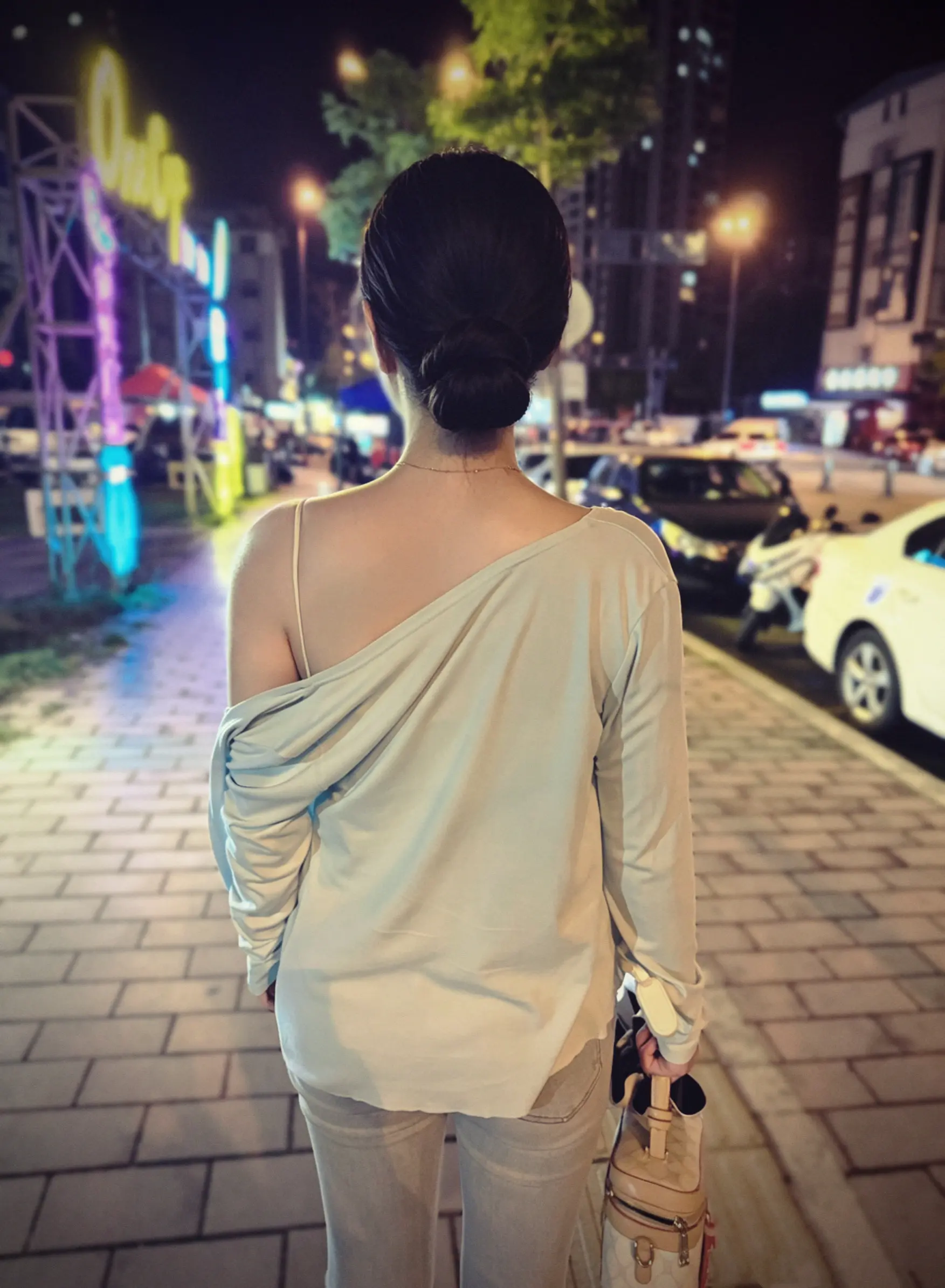不想说话，那就早点休息