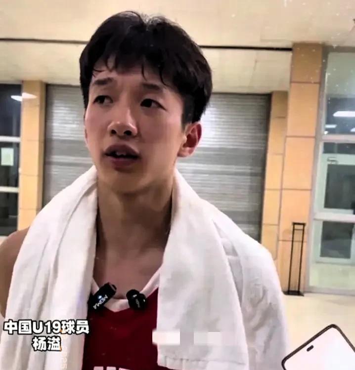 广东宏远后卫杨溢难当国青领袖！曲绍斌排兵布阵不如韩登李晓勇；国青主场坐镇迎战