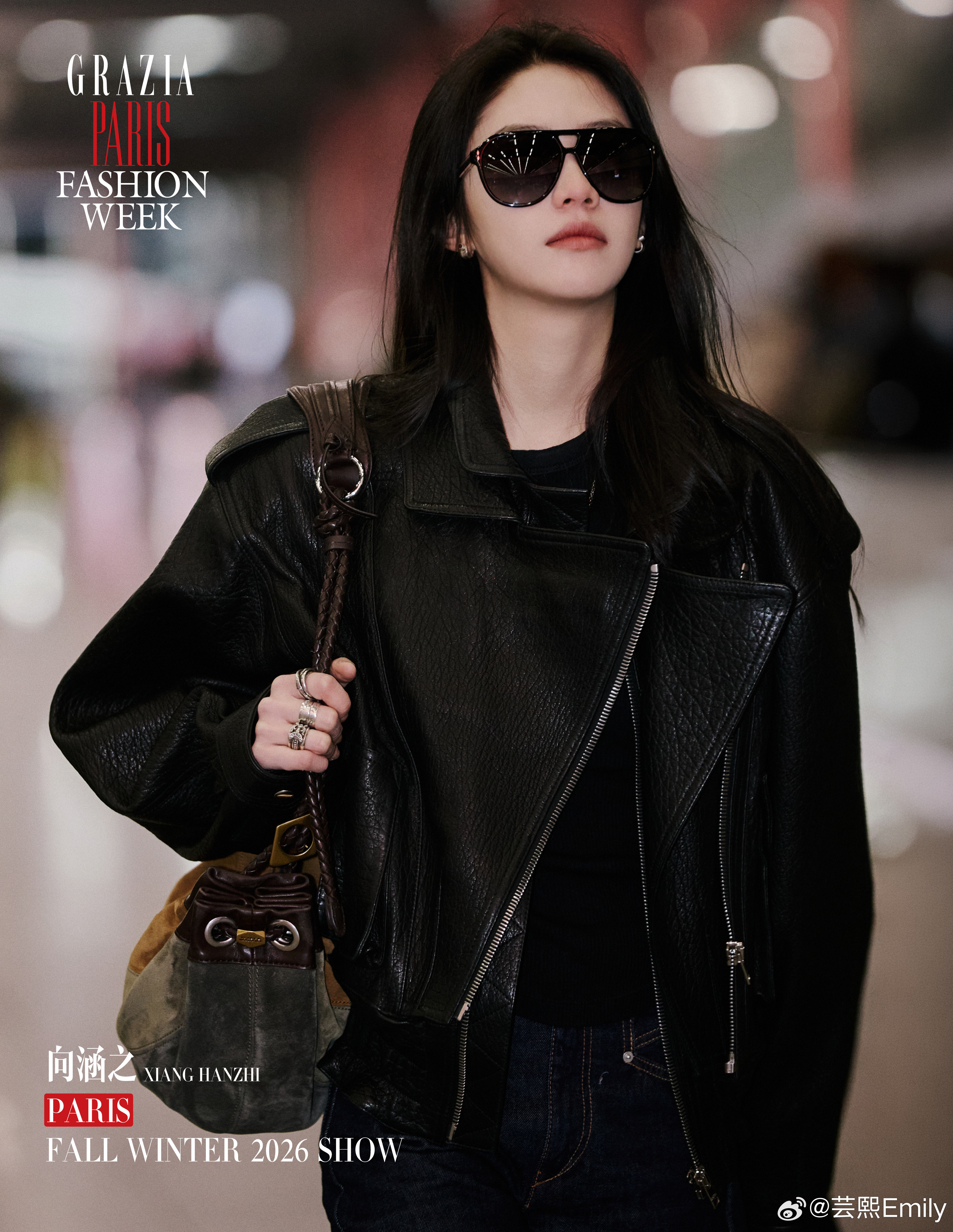 红秀向涵之巴黎时装周向涵之启程巴黎时装周，以一身oversize皮衣搭配阔腿裤和