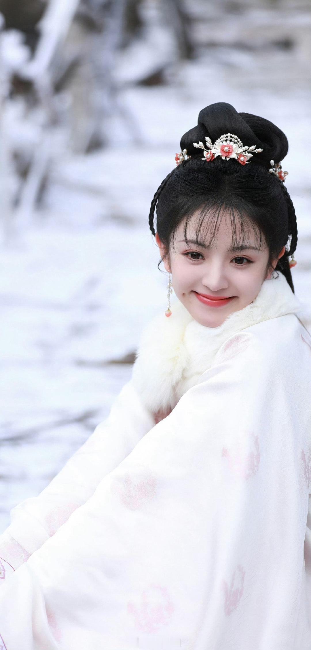 小田的语录含金量还在上升，不管怎么样漂亮就足够了！“漂亮。有刘海儿漂亮，没有刘