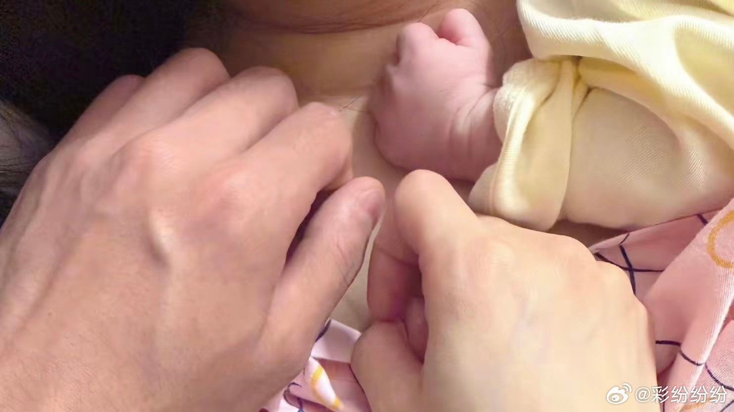 在《封神》里饰演殷郊，陈牧驰凭借180的身高和一张硬汉脸直接火出了圈，被看好成