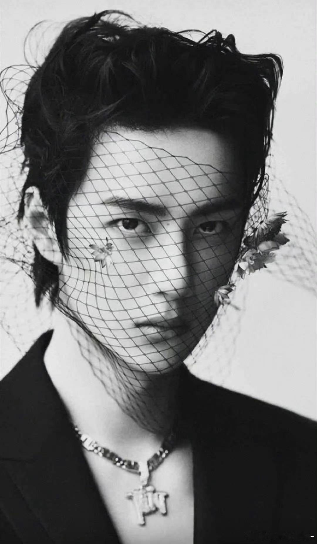 卧槽有没有人懂一下王一博这张图好欲啊🥵🥵