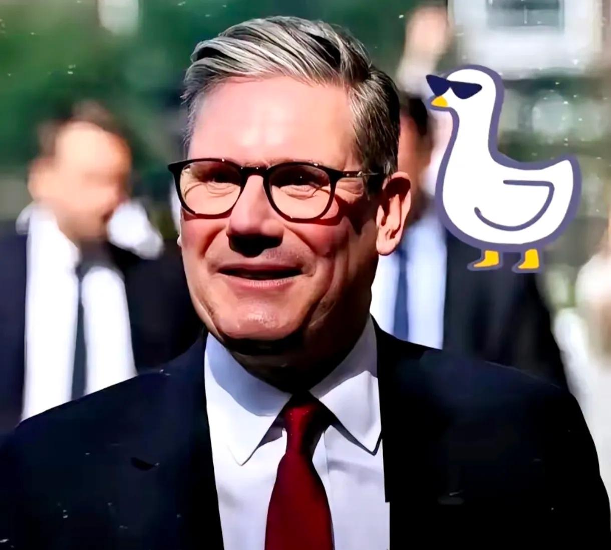 就在刚刚英国首相斯塔默表示,已经与特朗普电话沟通过,一致认为中国不能够继续