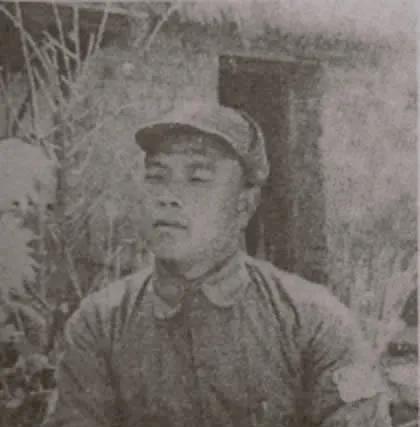 抗战中，彭雄和新四军10名团以上干部乘木船去延安，不料中途被拦截，敌人欲上船检查
