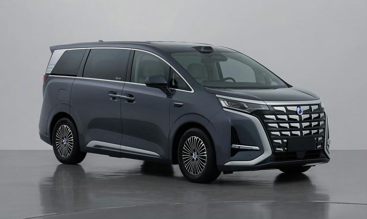 【全新腾势D9EV申报图曝光：搭340kW电机，续航大幅提升】日前，全新腾势