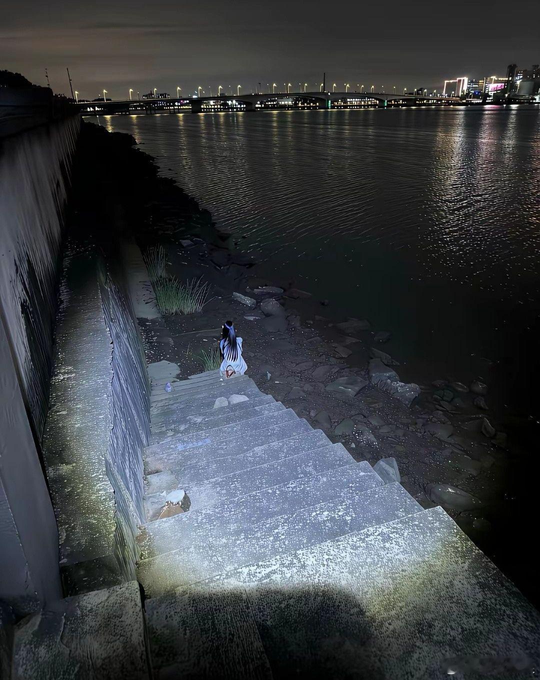 从此再也不敢夜钓，有没有同款经历？​​​