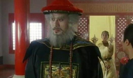鳌拜-清初权臣 鳌拜,满洲镶黄旗人,出生瓜尔佳氏,是清朝康熙年间的
