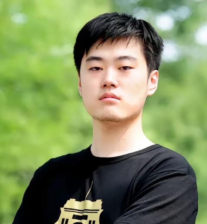 厉侃，90后超级学霸，清华大学力学天才，美国西北大学博士，剑桥大学博士后，谢绝国