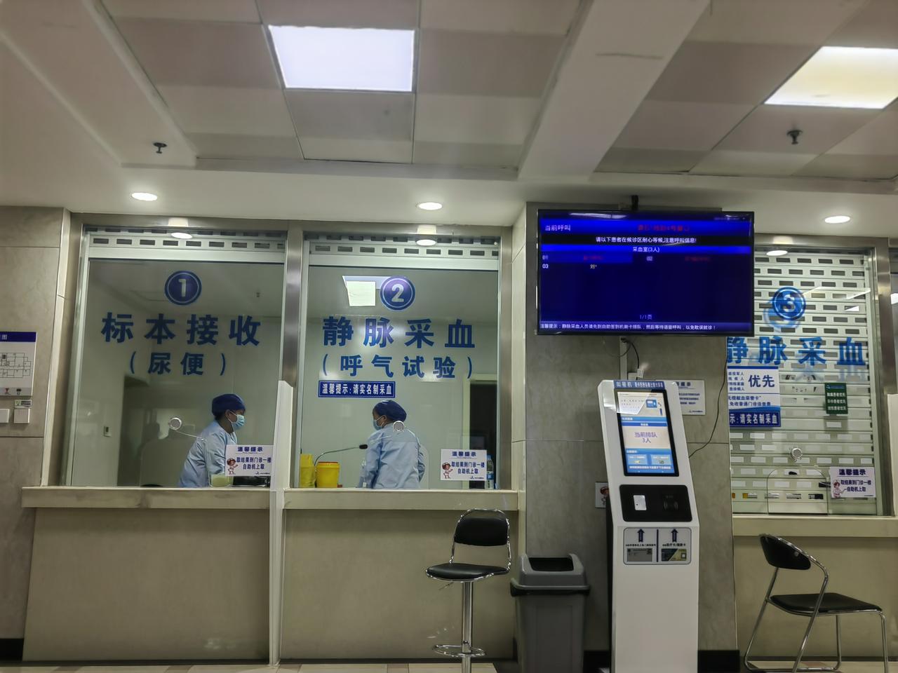 我算是知道到医院后，有的医生对待患者为何不耐烦了，甚至都有崩溃的感觉，我要是医生