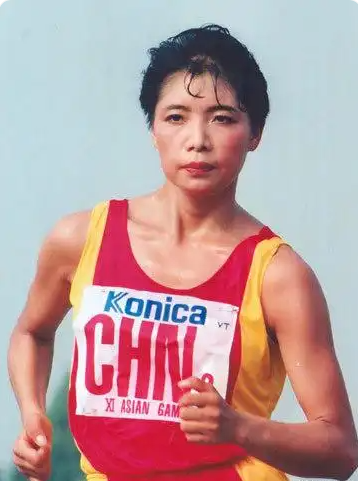 许多国内网友瞧不起竞走，认为它动作难看和反人类，纷纷建议取消它。但是你要知道，竞
