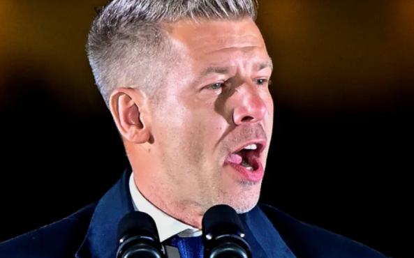 匈牙利刚换了新领导人，彼得·毛焦尔一上台就掀起轩然大波，外界纷纷议论他是不是要彻